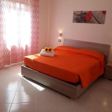 Il Girasole Apartment Боза Екстериор снимка