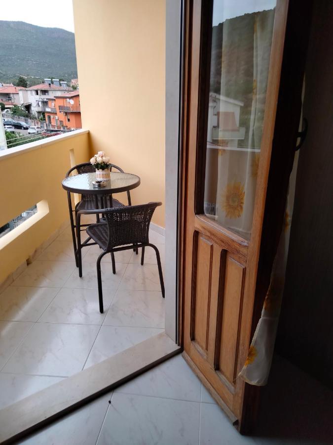 Il Girasole Apartment Боза Екстериор снимка